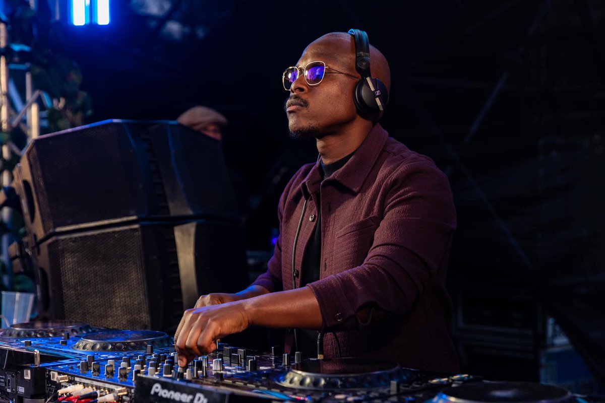 Youngsam____'s tweet photo. All the best to @DJKENTSA tonight at @SpringFiestaSA! Your consistency and class always set the standard. Go light up that stage, King! 👑🎧

#TheWeeKENT #SpringFiesta https://t.co/j1BjeZH7x0