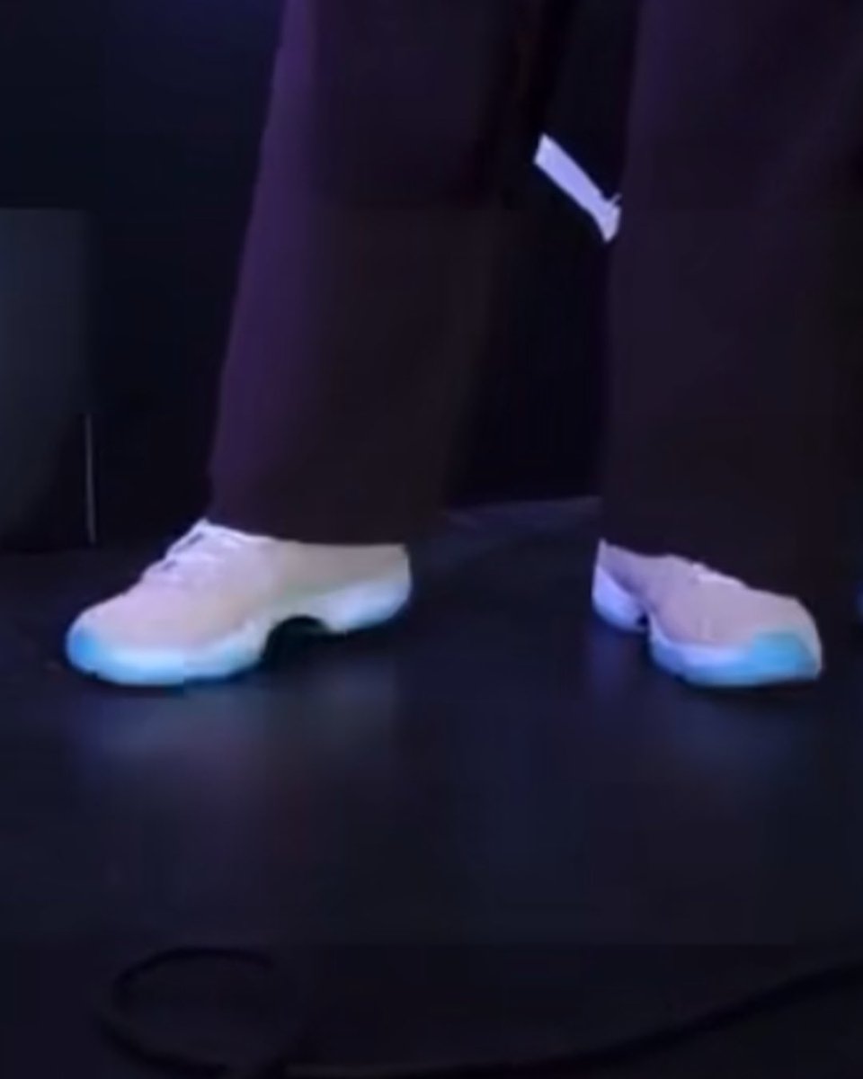 outfit jordan 11 legend blue on feet