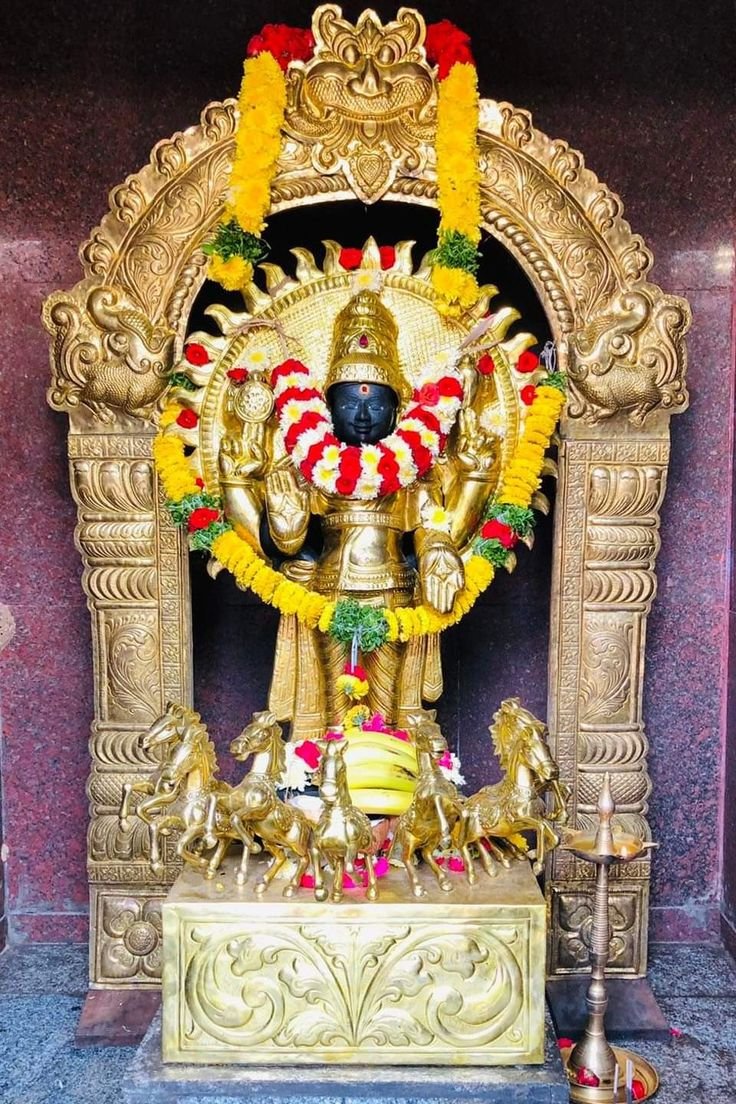 Ak_anksha_90's tweet image. सूर्य देव हमें हर दिन यह सिखाते हैं कि अंधकार चाहे कितना भी गहरा क्यों न हो, प्रकाश अवश्य फैलता है।