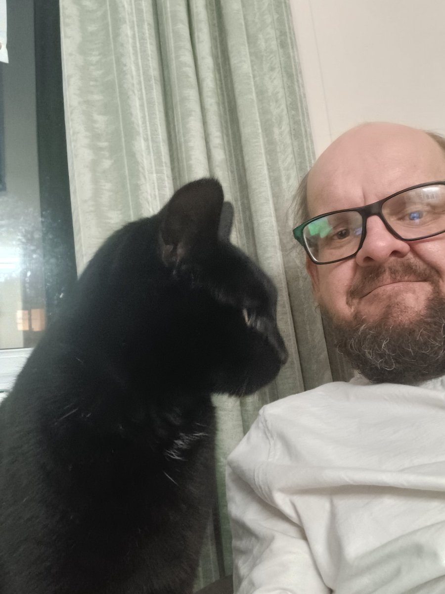 Raps_77's tweet image. Chilling out with super shadow 🐈‍⬛🐈‍⬛🐈‍⬛🖤💣🖤