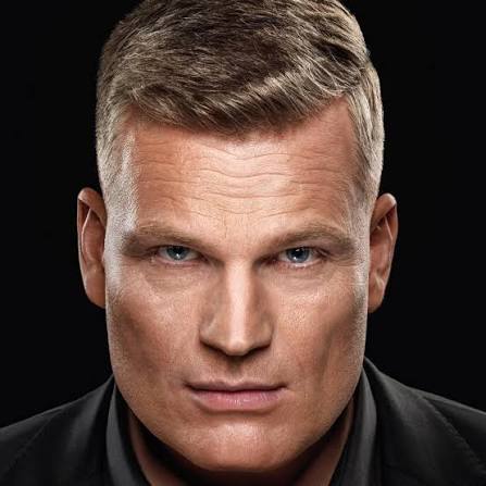 Česká politika je cirkus. Telenovela. Potřebujeme aby se konečně přestaly řešit blbosti a kdo koho na čem nachytá. 

Přál bych si, aby bylo mnohem větším skandálem to, že jen obsluha státního dluhu nás v r.2024 stála 88,4 miliard

Přál bych si, aby co napsal hranatec před x lety