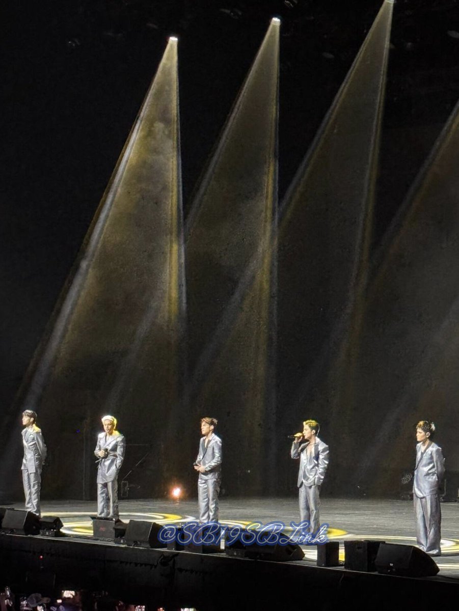 SB19SBLink's tweet image. Always guided by light, but they too serve as guiding light to many💞
SB19 BEDAZZLES DUBAI
@SB19Official #SB19
#SaWWorldTourDubai