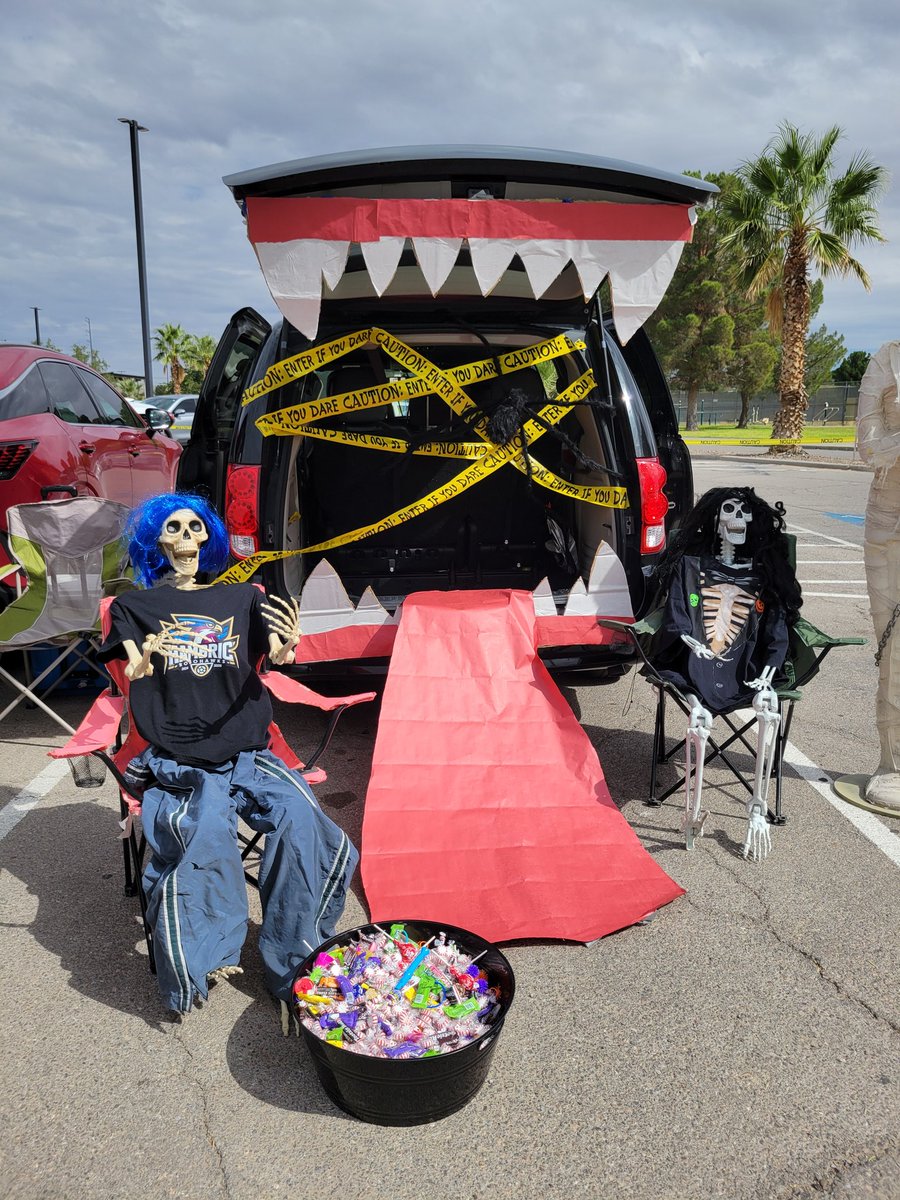 GYniguez99's tweet image. Hambric RoboHawks ready for the Truck or Treat!  #HawkPride #SoarHigher #TeamSISD