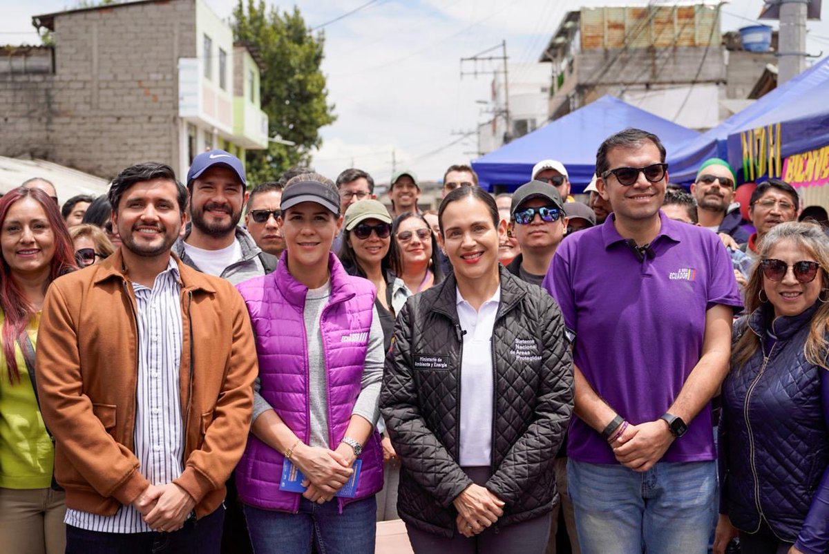➡️Servicios de <a href="/DHumanoEc/">Ministerio de Desarrollo Humano 🇪🇨</a>.
➡️Actualización de datos y solicitudes de <a href="/ElectricaQuito/">Empresa Eléctrica Quito</a>.

¡El trabajo en territorio nos acerca a todos! 2/2