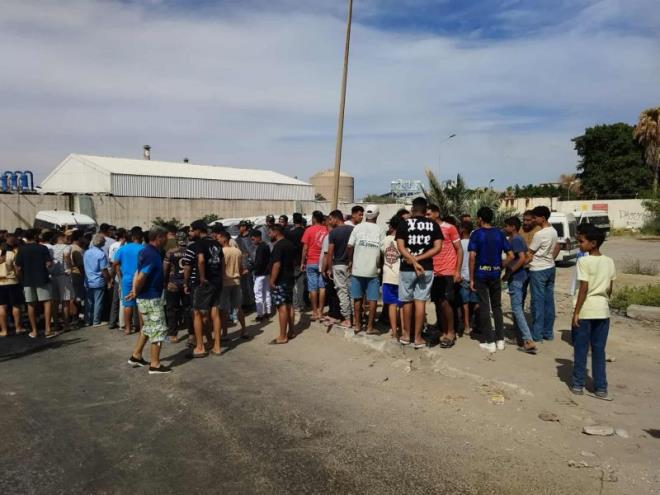 #Tunisia: Protests resumed Saturday outside the #Tunisian Chemical Group #GCT facilities in Gabes, as residents demand closure dismantling of polluting units over gas emissions causing health risks, holding the GCT management &amp; the Ministry of Industry responsible. #TAP_En