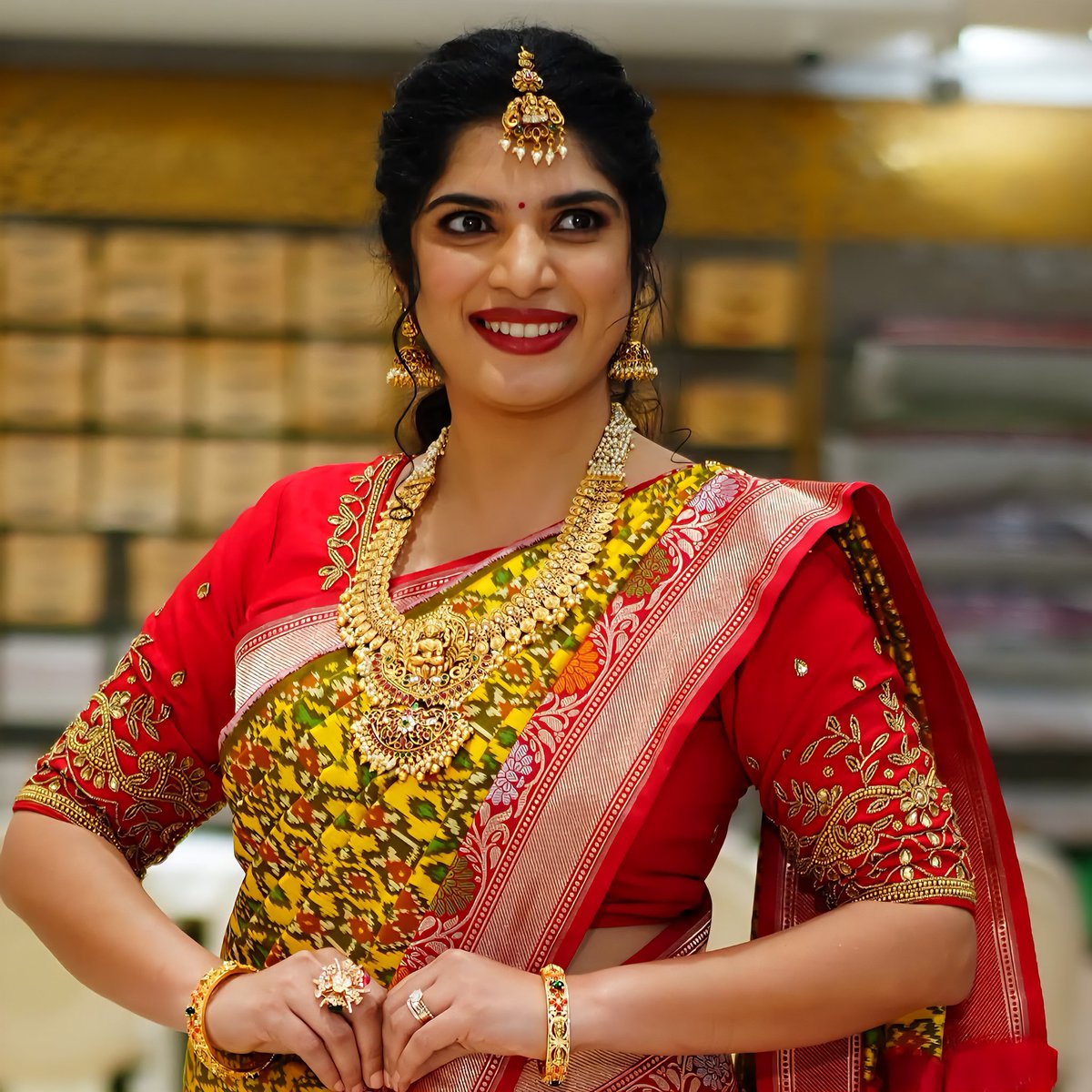 _actress__lover's tweet photo. #deepthinallamothu #deepthi #artist #newsreader #anchor #telugu #Sareee #traditional #actress #actresslover #Tollywood https://t.co/77Hfkauksx