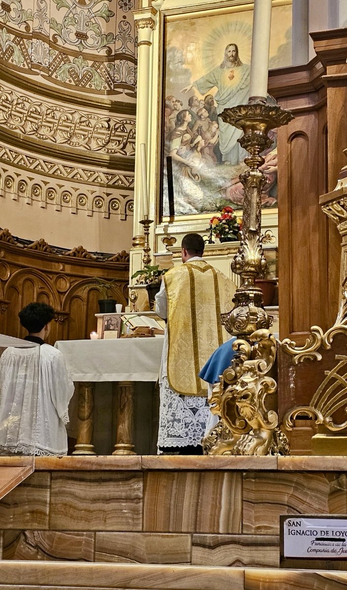 ICKSP's tweet image. Mass at the Church of the Holy Family, where the relics and belongings of Blessed Miguel Pro are kept.

📍Institute led pilgrimage to Mexico City, Mexico