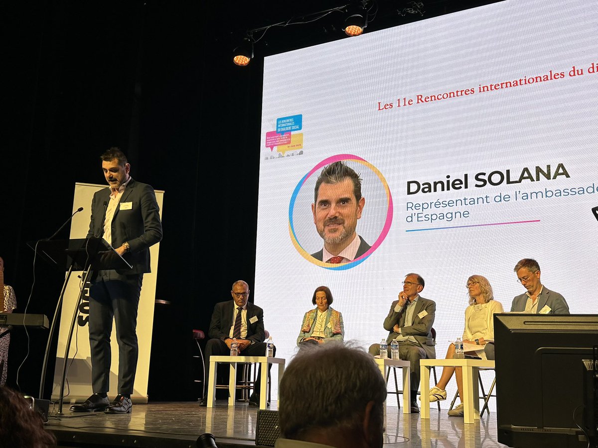 Très honorée d’avoir été 1 nouvelle fois invitée pour la fête nationale 🇪🇸 par l’ambassadeur d’Espagne en 🇫🇷 qui a notamment parlé des très bons résultats en 🇪🇸 en matière d’égalité F/H &amp; de lutte contre les violences faites aux femmes, dont la 🇫🇷 devrait enfin s’inspirer !