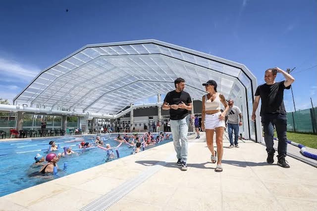 🏊🏻‍♀️ La intendenta <a href="/mayrasmendoza/">Mayra Mendoza ☀️</a> dejó inaugurado el nuevo Natatorio de Solano, construido con fondos 100 % municipales.

CLICK 👉 lanoticiadequilmes.com.ar/nota.php?id_no… 

#Quilmes #Solano #Obras #natatorio