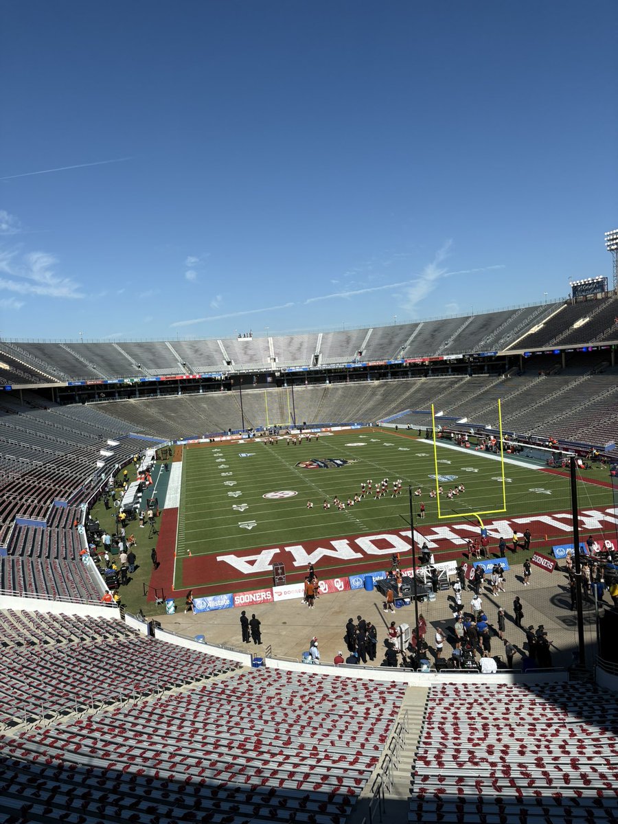 CarsonDField's tweet image. I’ve made it. 

Two hours until kickoff between the #Sooners and Longhorns.

@SoonersOnSI is the place to be for stories, photos, videos, highlights and more.
