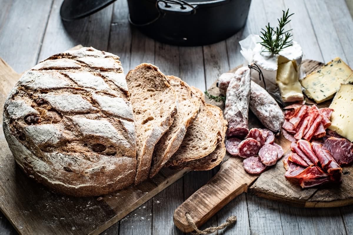 biggreenegg_sk's tweet image. 🍞 Orechovo-pivový chlieb priamo z Big Green Egg?
Chrumkavý, vláčny a voňavý – pečený v liatinovom pekáči na keramickom vajíčku 💚🔥
👉 biggreenegg.sk/blog/165_orech…

#BigGreenEgg #ZeleneVajicko #BBQ #Chlieb #zivotchutiskvele