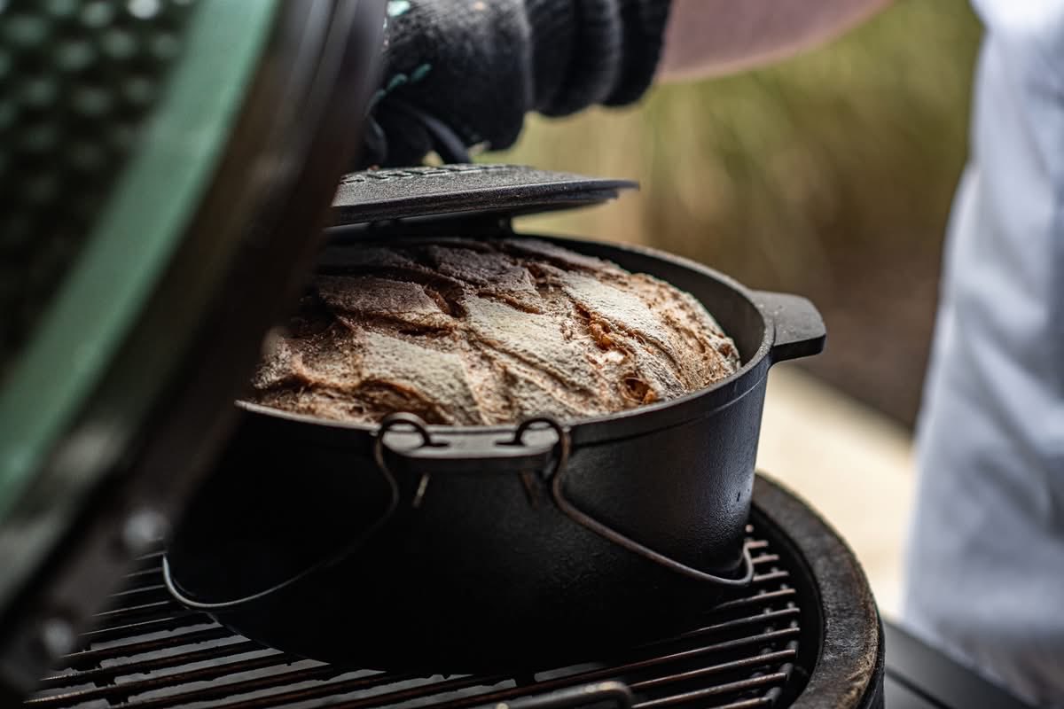 biggreenegg_sk's tweet image. 🍞 Orechovo-pivový chlieb priamo z Big Green Egg?
Chrumkavý, vláčny a voňavý – pečený v liatinovom pekáči na keramickom vajíčku 💚🔥
👉 biggreenegg.sk/blog/165_orech…

#BigGreenEgg #ZeleneVajicko #BBQ #Chlieb #zivotchutiskvele