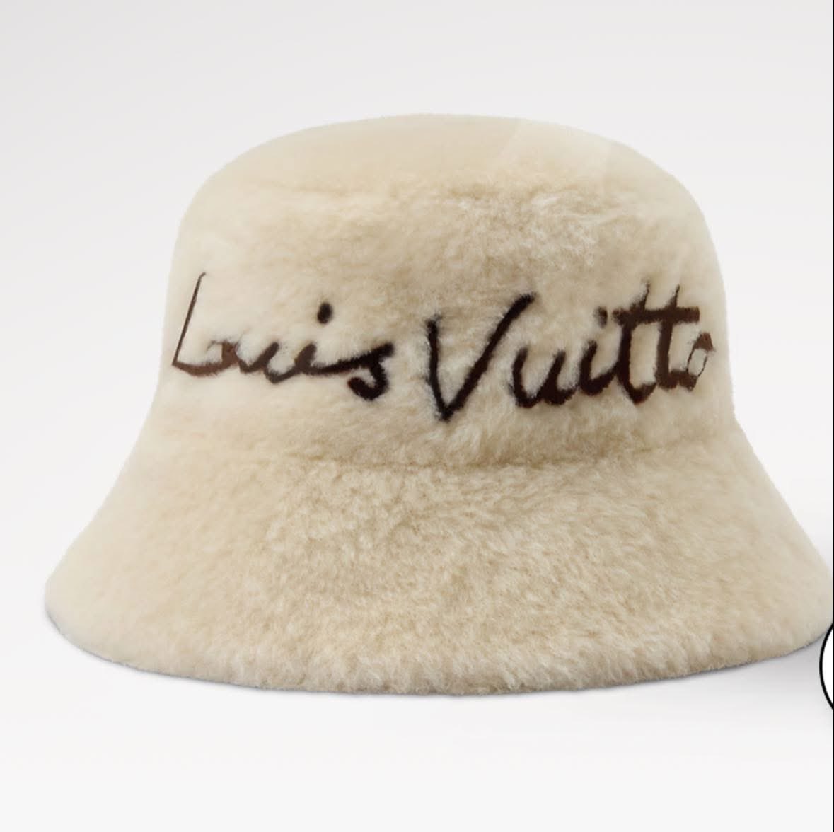 layxsnv's tweet image. The new Louis Vuitton 🎿 ski collection🤎