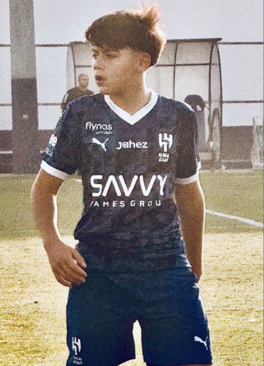 ابن مدرب الهلال 'إنزاغي' أثناء مشاركته في أحد مباريات الفئات السنيّة مع الفريق 👦🏻💙