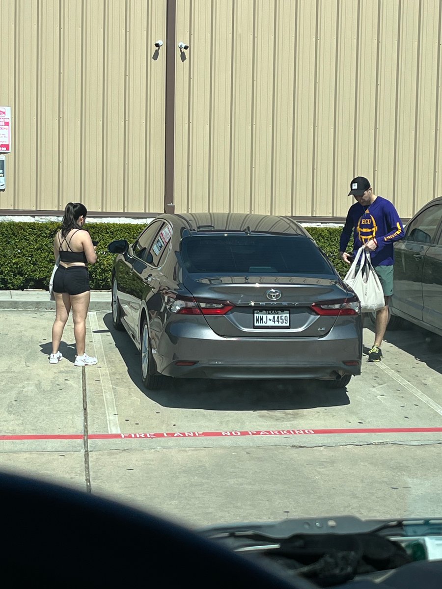 mark_lexus2's tweet photo. Funny not funny, my brother just sent this to me from Houston.. gym owner had someone’s car towed that was parked in “his” spot.. well ..sign is posted …these guys #gym #dickMove #servesYouRightJose https://t.co/g9zjdcDjxN