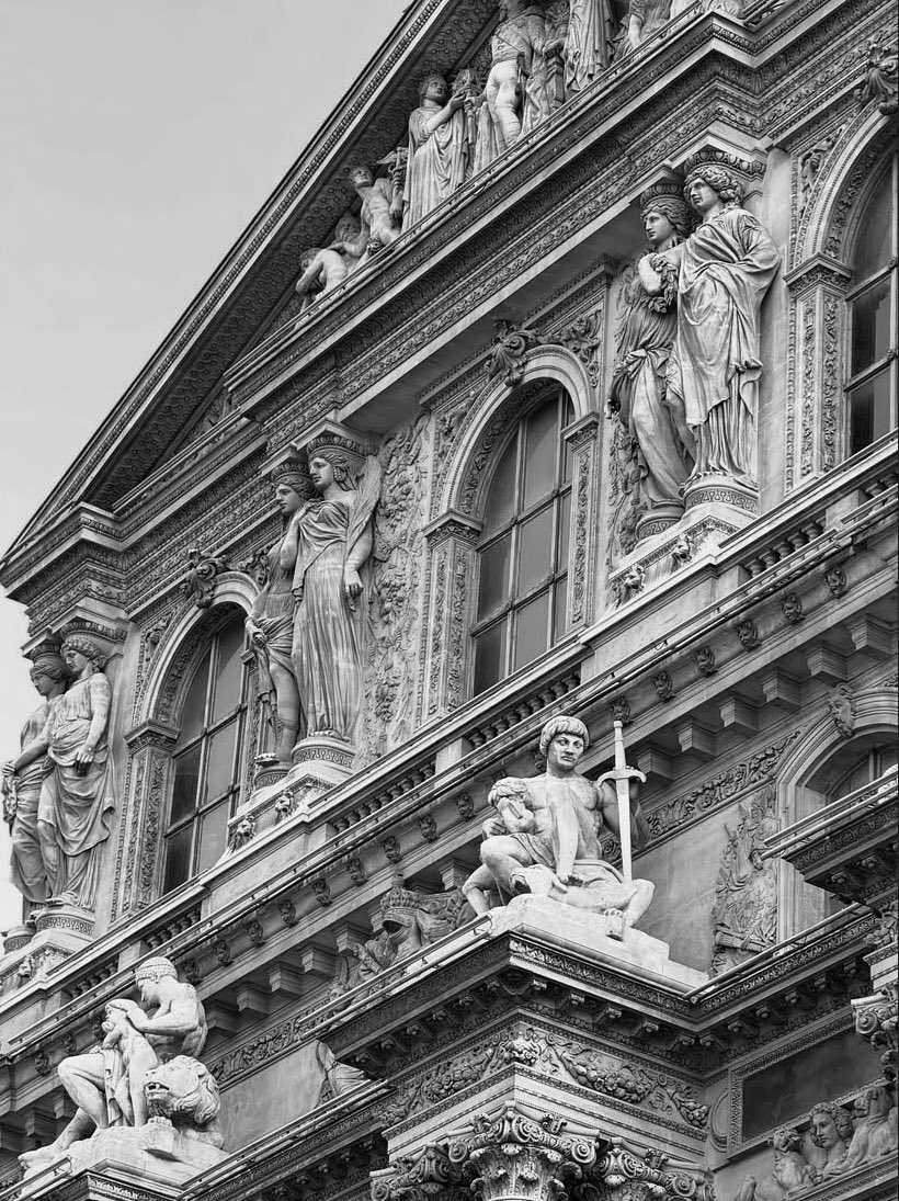 Bilirim; sessizlikte büyür ruh, yalnızlıkta olgunlaşır düşünce, dikkatle dinlemekle açılır kalp ve öğrenmekle özgürleşir insan. 

..