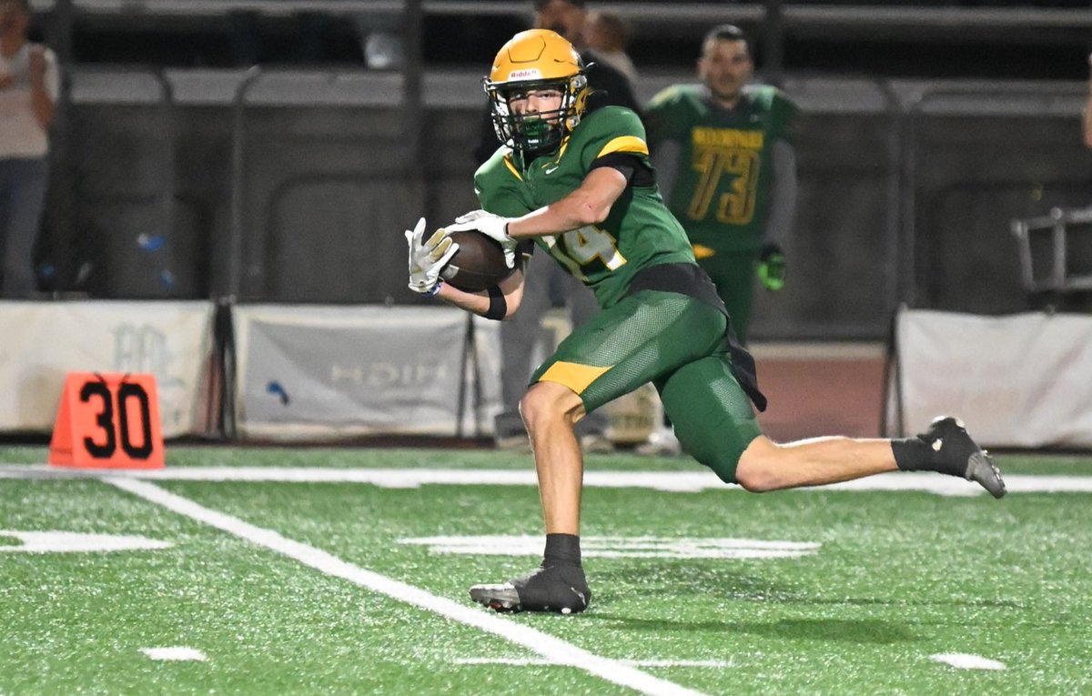 vcspreps's tweet photo. Ventura moved into sole possession of first place in Channel League by handing host Moorpark its first loss of the season on Friday. With 24-photo Gallery. @vhs_cougars @VenturaFootball @MHSAthDept @MoorparkFB 
👇👇👇👇
https://t.co/PBCQbVWtb8 https://t.co/8TNs1QoHEN