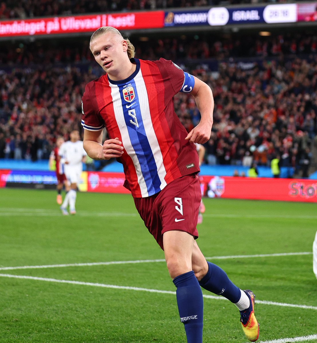 _BeFootball's tweet photo. 🚨 𝗟𝗘 𝗗𝗘́𝗕𝗨𝗧 𝗗𝗘 𝗦𝗔𝗜𝗦𝗢𝗡 𝗗𝗘 𝗖𝗘𝗦 𝟯 𝗝𝗢𝗨𝗘𝗨𝗥𝗦 𝗘𝗦𝗧 𝗝𝗨𝗦𝗧𝗘 𝗟𝗨-𝗡𝗔𝗜-𝗥𝗘 🥵🥵

🇳🇴 Haaland : 𝟭𝟮 𝗺𝗮𝘁𝗰𝗵𝘀 🏟️ 𝟮𝟭 𝗯𝘂𝘁𝘀 ⚽️ 𝟯 𝗮𝘀𝘀𝗶𝘀𝘁𝘀 🎯

🇫🇷 Mbappé : 𝟭𝟯 𝗺𝗮𝘁𝗰𝗵𝘀 🏟️ 𝟭𝟳 𝗯𝘂𝘁𝘀 ⚽️ 𝟰 𝗮𝘀𝘀𝗶𝘀𝘁𝘀 🎯

🏴󠁧󠁢󠁥󠁮󠁧󠁿 Kane : 𝟭𝟬 𝗺𝗮𝘁𝗰𝗵𝘀 🏟️ 𝟭𝟴 𝗯𝘂𝘁𝘀 ⚽️ 𝟯 𝗮𝘀𝘀𝗶𝘀𝘁𝘀 🎯

Nous ne sommes même pas mi-octobre 😭😭😭