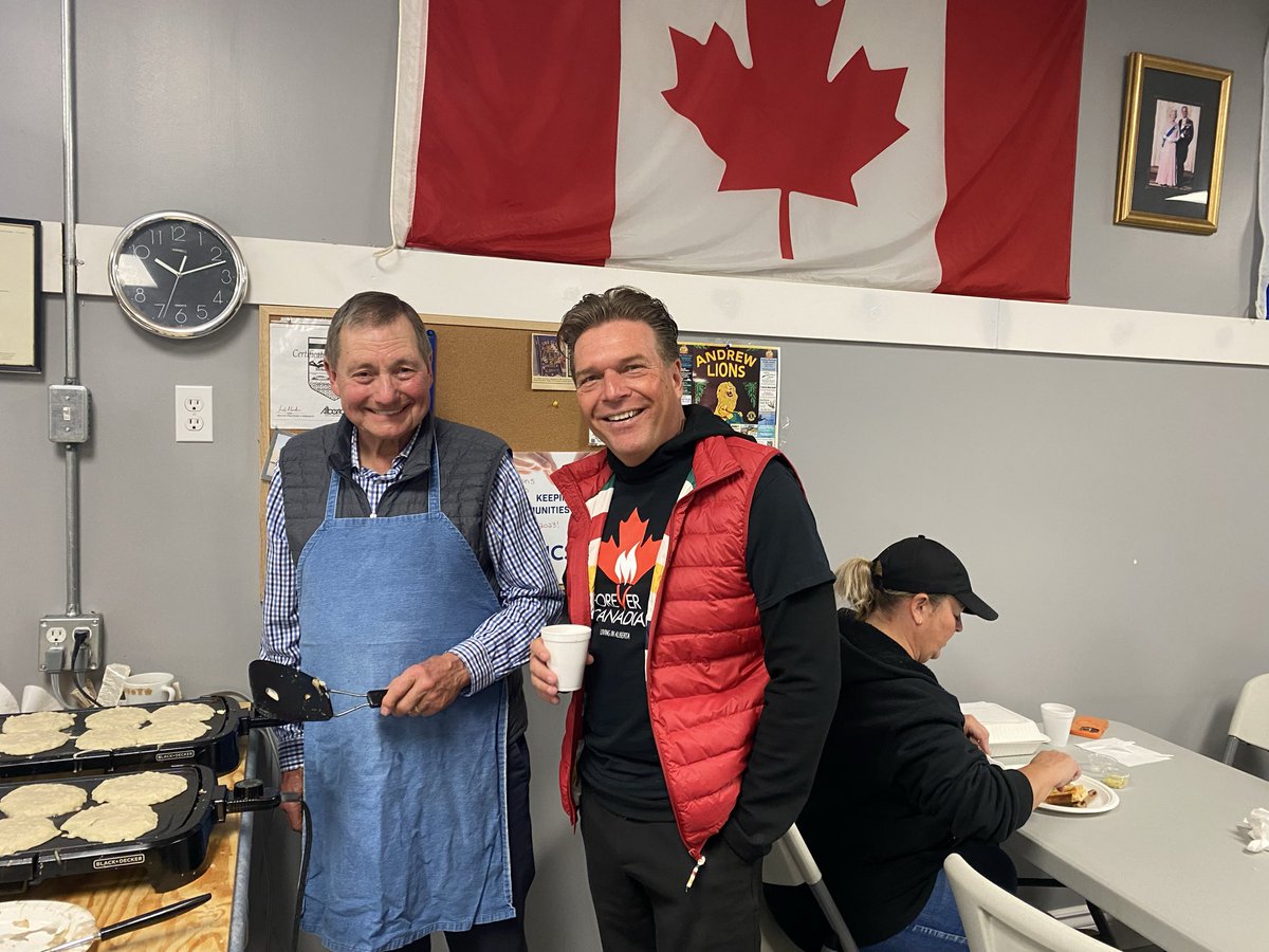 SerenaCMah's tweet image. #forevercanadian is in
the village of Andrew. 🙏for the hospitality, the garlic and the pancakes.
@LukaszukAB 
And special thank you @EdStelmachMLA for supporting this citizen-led initiative to keep Alberta in Canada 🇨🇦❤️ #ableg #abpoli #cdnpoli