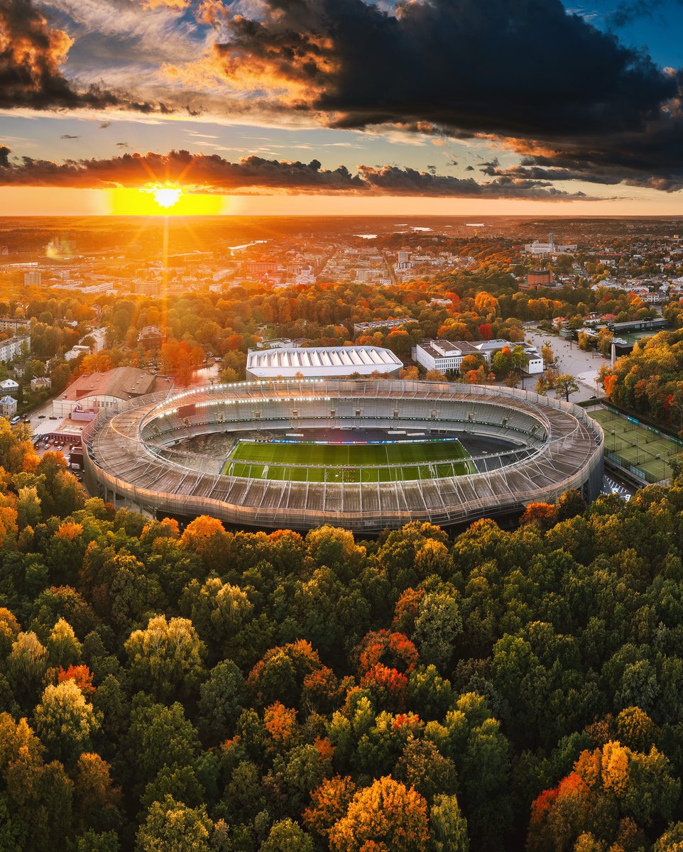 #Kaunas #Lithuania #Lietuva #dronas #Mavic4 #mavic4pro #drone #kaunasaerial #ruduo2025 #djimavic4pro #autumn2025 #hasselblad #hasselbladdrone #vakaras #azuolynas #dgstadionas #dariausirgirėnostadionas
