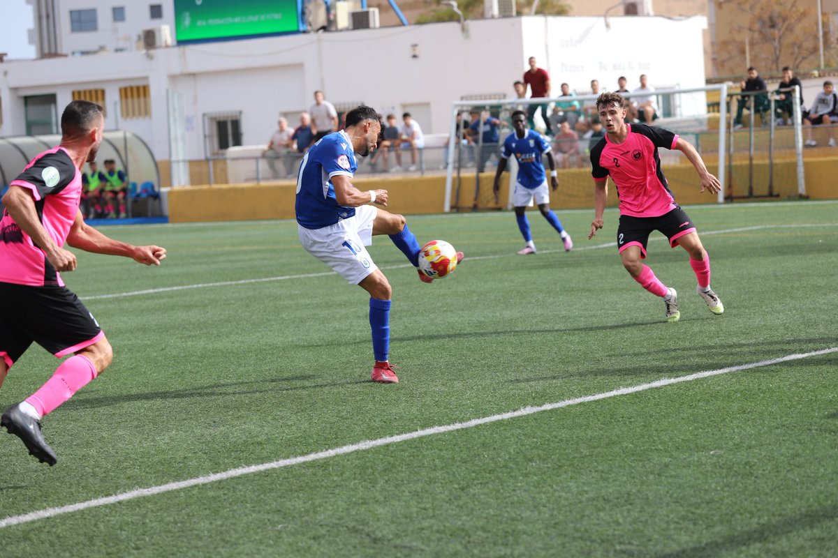ElFarodeMelilla's tweet image. El Melilla B gana por primera vez en casa y suma su segundo triunfo
Afrontaba el duelo con la moral alta tras su primer triunfo de la temporada la semana anterior, y con el reto de ofrecer a su afición la primera alegría del curso. #Melilla elfarodemelilla.es/el-melilla-b-g…