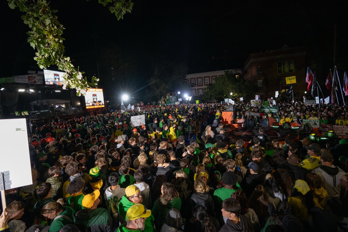 uoregon's tweet image. Never gets old. @CollegeGameDay 

#GoDucks