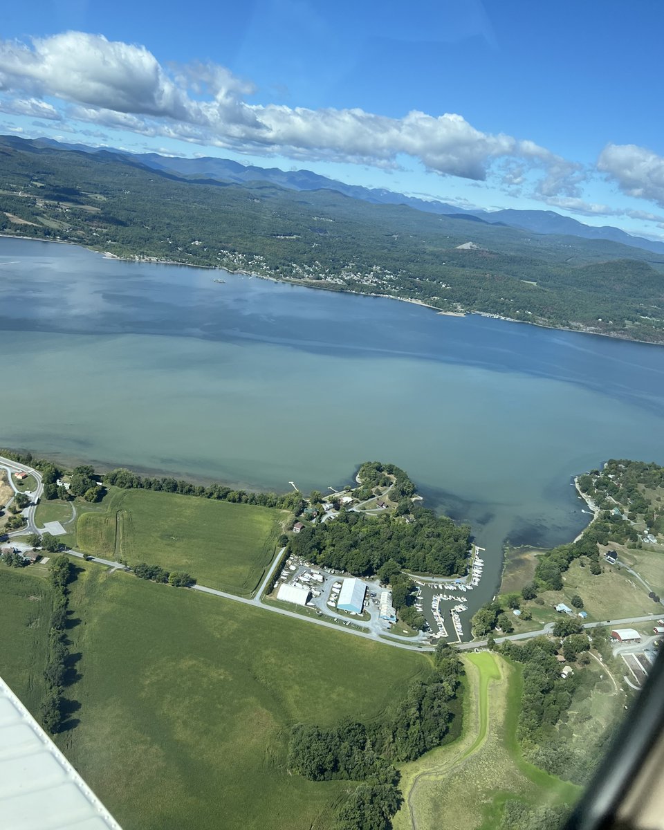 lighthawk_org's tweet image. Lake Champlain connects communities across VT, NY, &amp;amp; QC—but faces challenges from runoff &amp;amp; climate change. 

LightHawk flew to capture aerial imagery, helping conservationists monitor water quality. Sometimes the best way to protect water is to see it from the air. 💙
#LightHawk