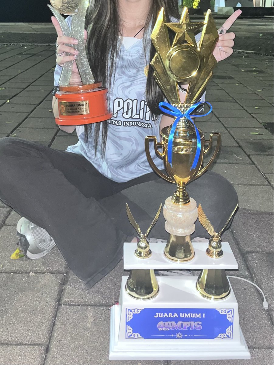 indiraseruni__'s tweet image. olimfis 😋