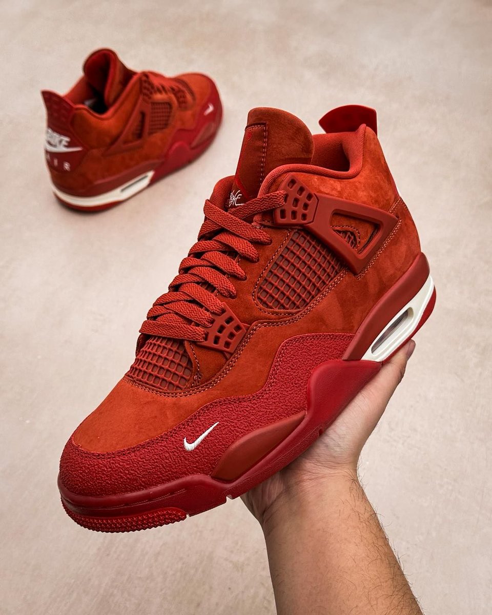 JustFreshKicks's tweet image. Sneaker of the year? 🧱🔥