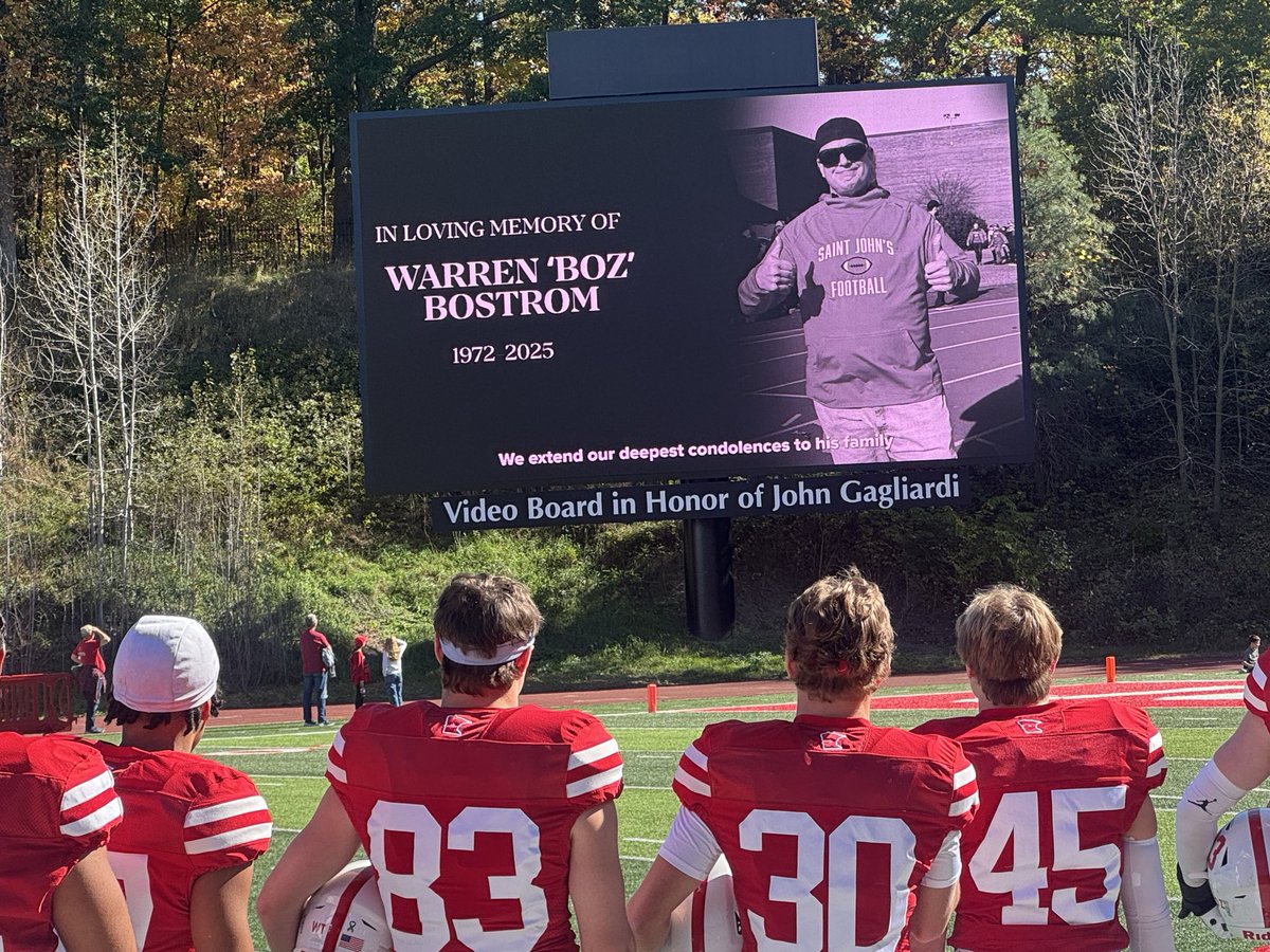A moment of silence to honor former Johnnies lineman, and iconic professor, Warren ‘Boz’ Bostrom prior to kickoff.
