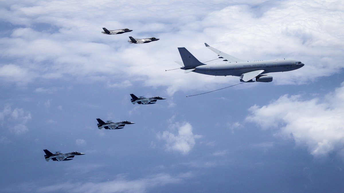 RoyalAirForce's tweet image. ✈️ #OpHighmast : Six Months across continents 🌍
From home skies to the Med 🇬🇷 and Indo-Pacific 🇯🇵🇸🇬🇲🇾🇦🇺
Our crews have supported the Carrier Strike Group and built enduring partnerships worldwide 🤝
#StrongerTogether