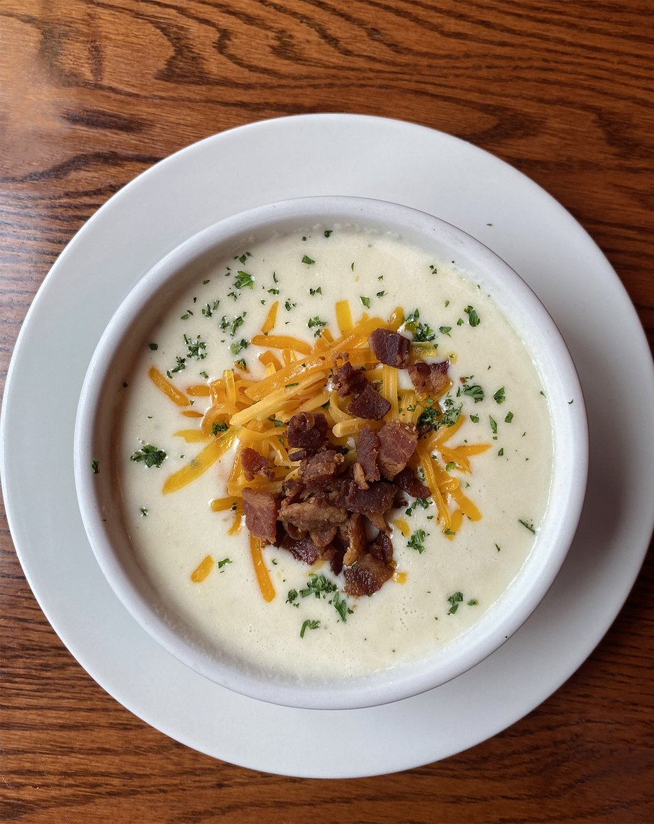 #WeekendSpecials: Braised #SlagelFamilyFarm Short Ribs, with mashed potatoes, pan jus, and grilled asparagus; and #CreamyPotatoSoup, with onions, cheddar cheese and bacon bits (contains dairy and chicken stock). Available after 4P while supplies last. #chicagobars