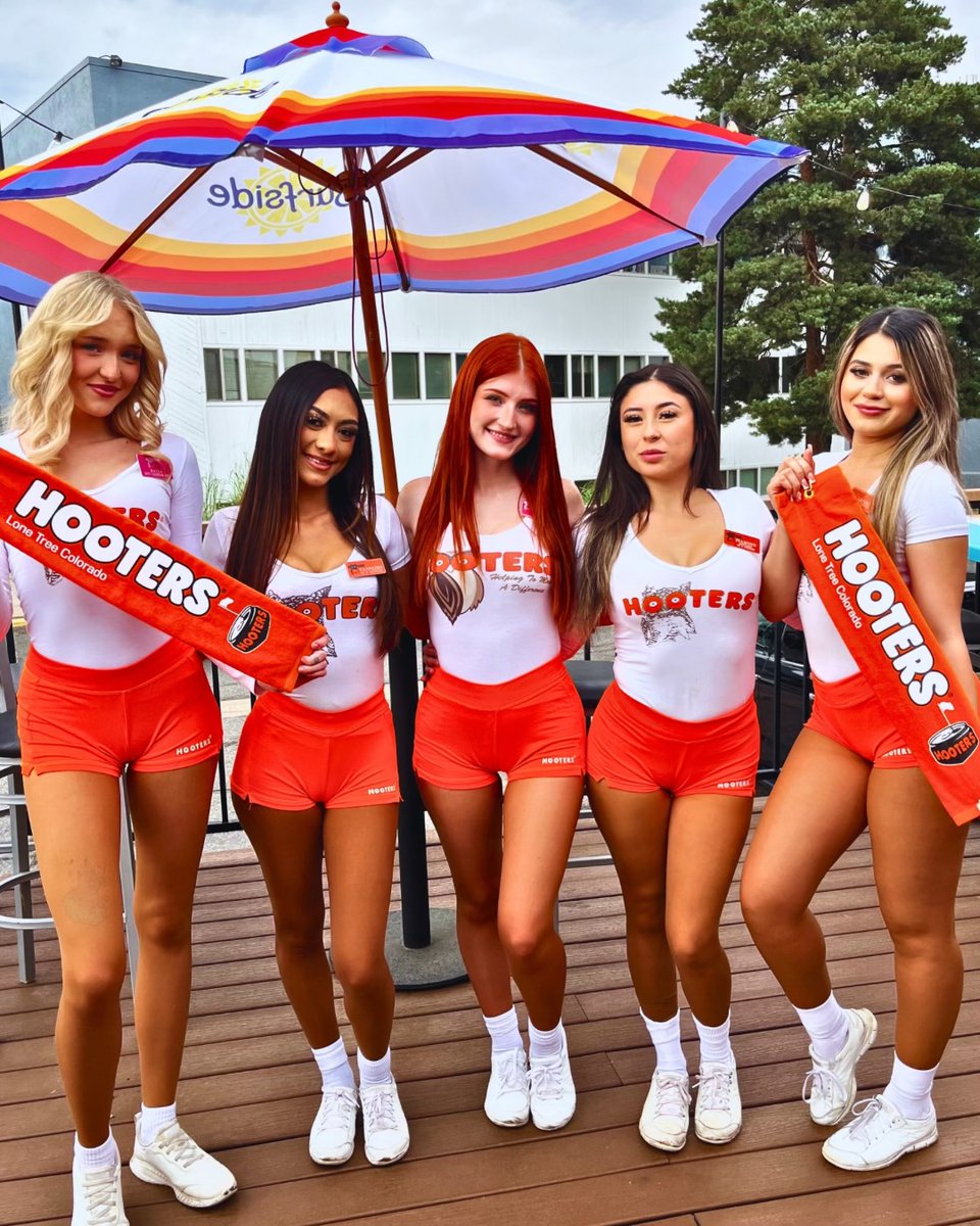 HootersCO's tweet image. World-famous wings, ice-cold drafts, and every game on screen - Hooters is the spot for craveable food and great vibes. 🏈🍗
Grab a seat and stay awhile.
#CollegeFootball #Hooters #Gameday #ColdBeers #Colorado #Hootersgirls