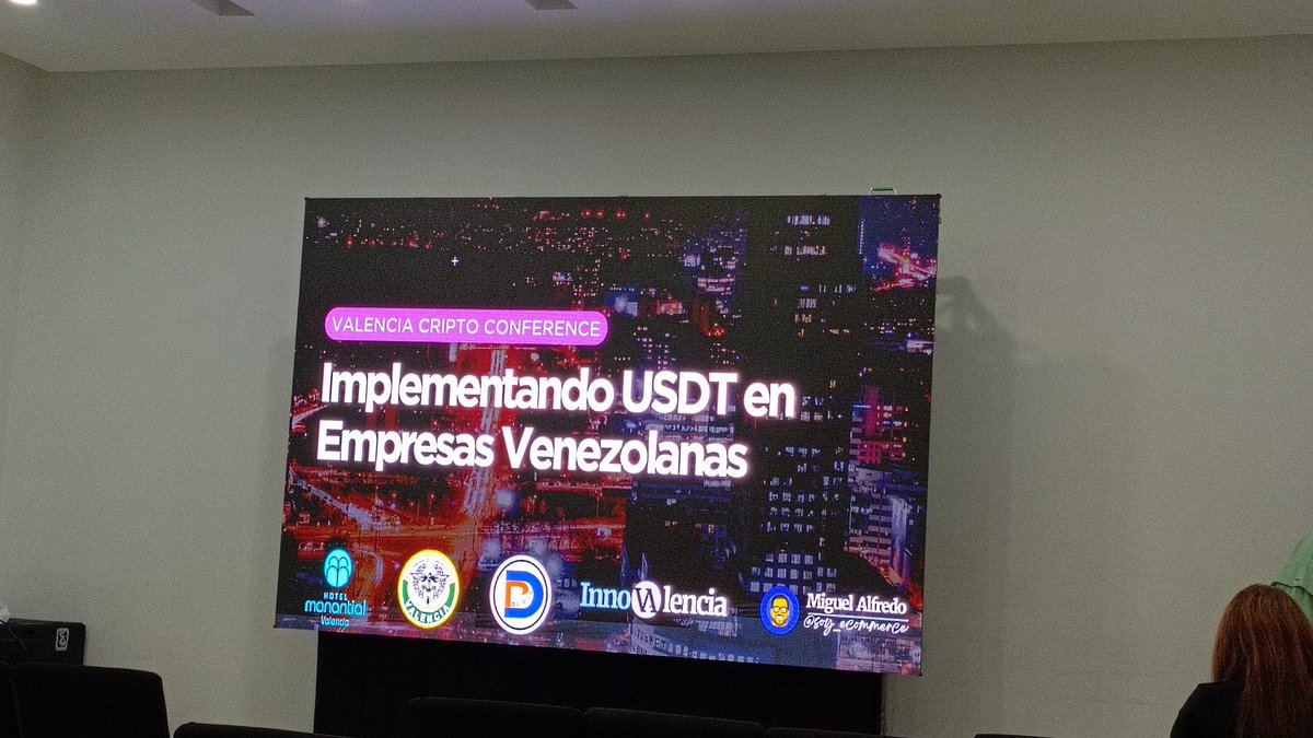 juanernestogil's tweet photo. Llega el turno de @SergioCordovaOK dándole el tono legal al evento de @soy_ecommerce
USDT en las empresas Venezolanas. https://t.co/BQSXZaQI8q