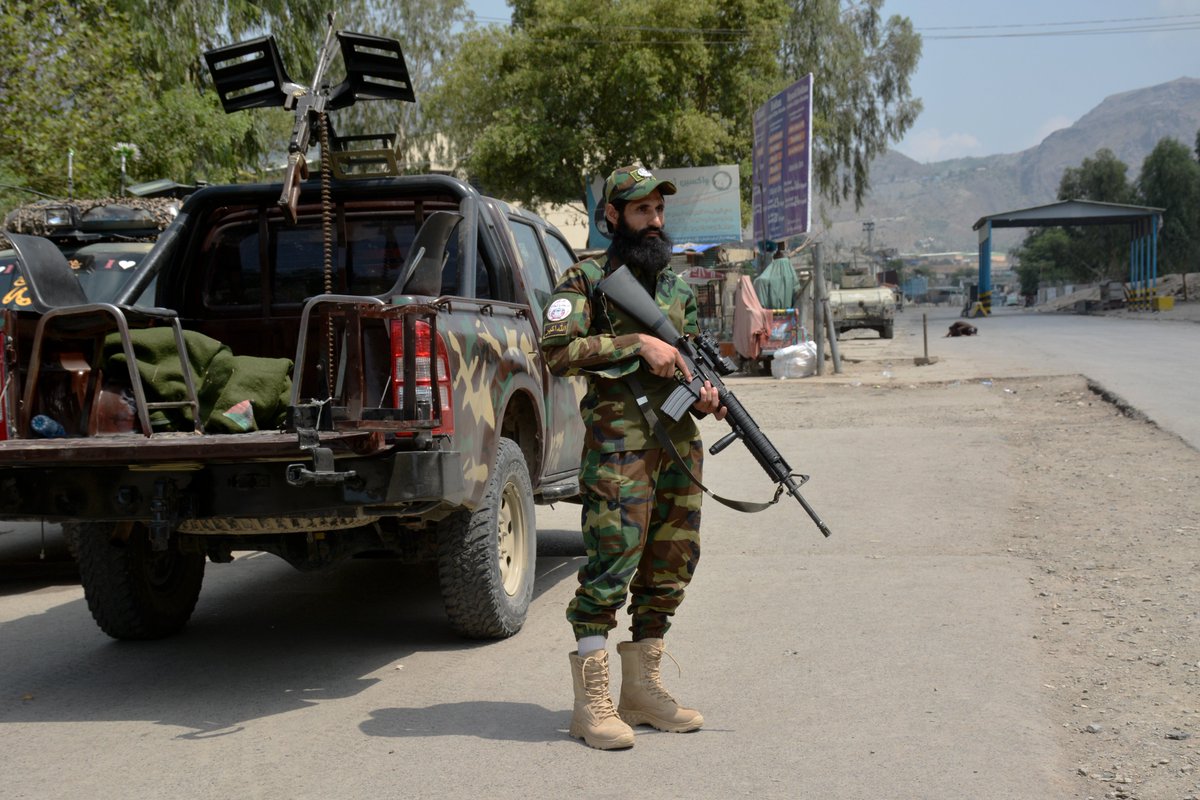 Heavy clashes break out between Afghan and Pakistani security forces on the common border, a day after Kabul accused Islamabad of carrying out air strikes on the capital – AFP, citing officials from both sides