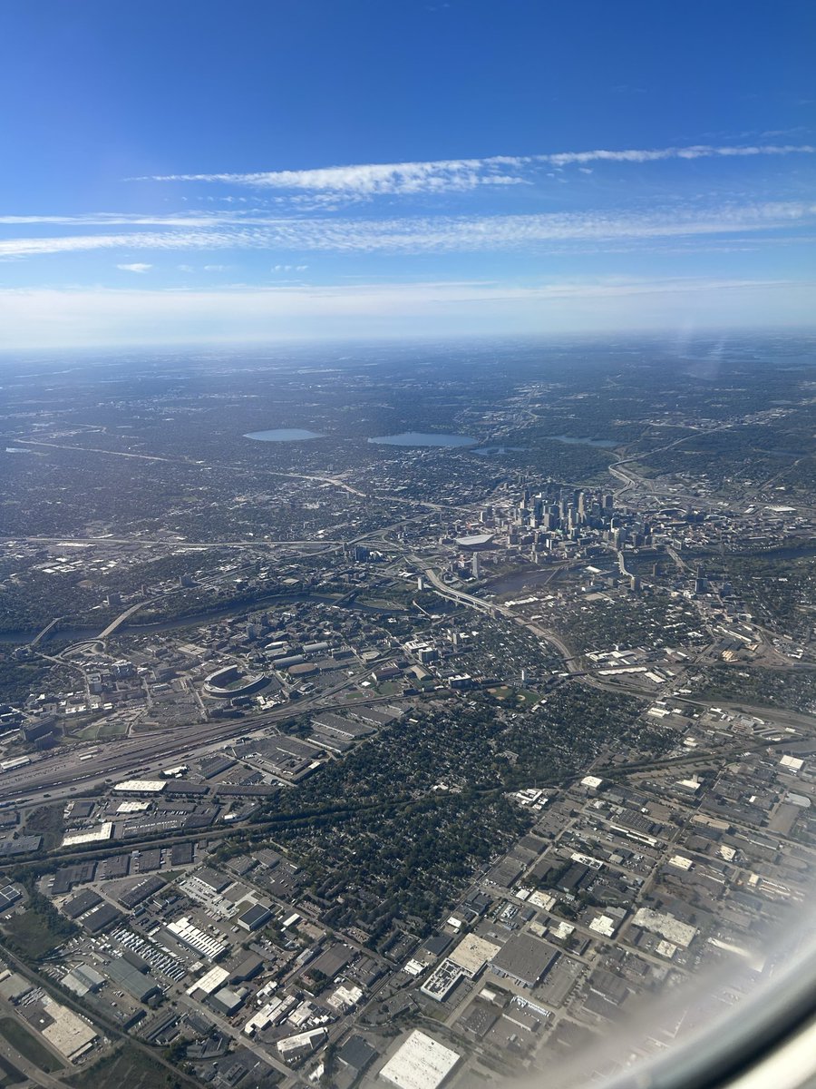 xavierratica's tweet image. Landed 🛬 “I’m Here” 〽️
🏈 OHIO ➡️ MINNESOTA 🏈
 @CoachKoehler @Coach_Fleck @CoachHarbaugh @CoachSheehan @nick20lee @lauren_garlow 
@CoachBain75 @Callybrian @CoachJ_Everett @Coach_DCollins 

#RTB #SkiUMah #Gophers #rowtheboat 

 @MinnesotaOn3 @RTBRecruiting @GopherFootball…