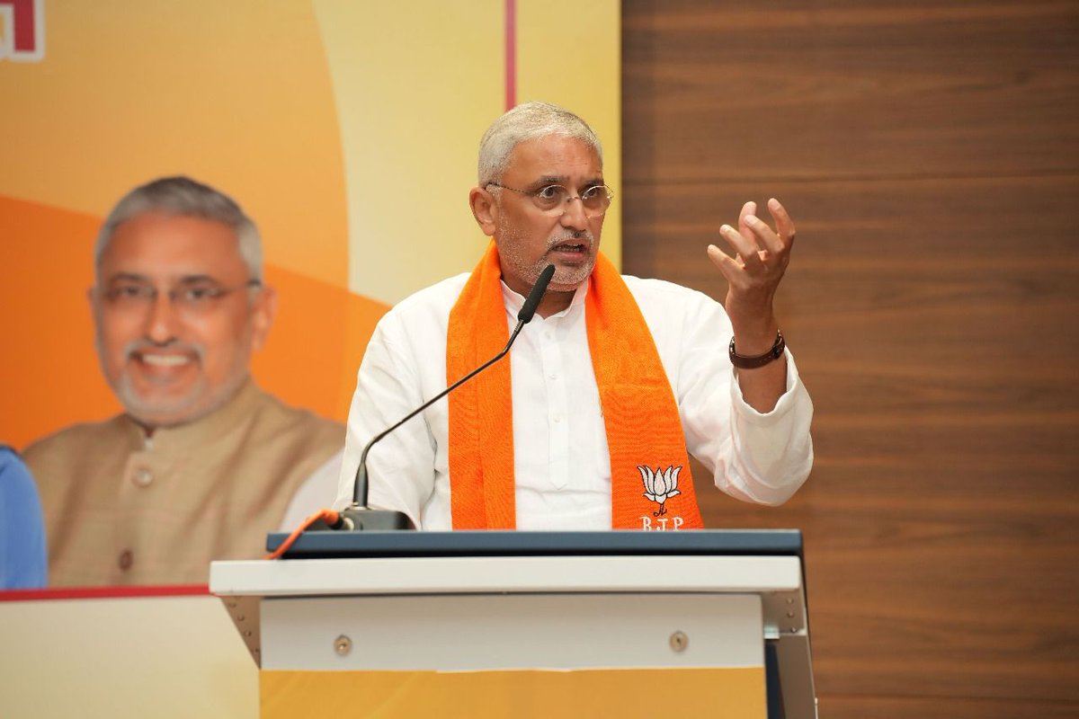 Maheshwrikishor's tweet image. લોહપુરુષ સરદાર વલ્લભભાઈ પટેલની 150મી જયંતીની ઉજવણીના ભાગરૂપે યોજાનાર &apos;સરદાર@150 યુનિટી માર્ચ&apos; સંદર્ભે પ્રદેશ કાર્યાલય &apos;શ્રી કમલમ્&apos; ખાતે પ્રદેશ અધ્યક્ષ શ્રી @MLAJagdish જીની અધ્યક્ષતામાં પ્રદેશ કાર્યશાળા યોજાઈ. 

#Sardar150