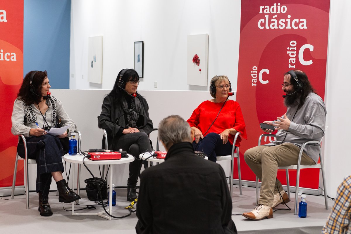 Feriaestampa's tweet photo. En la 33ª edición de #ESTAMPA, hemos vuelto a dedicar un importante espacio a las ideas, el diálogo y la reflexión en torno al arte contemporáneo, a través del Foro #COLECCIONA y del Foro #Interferencias.

➡️Mañana es tu última oportunidad para visitarnos: https://t.co/t1HYm4ozdF https://t.co/EFbR8dVajr