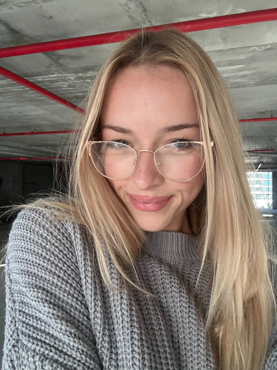booktalkava's tweet image. wanna know what's the best thing to do on a saturday? spending it with me ๐ happy saturdayyy ๐ฅฐ