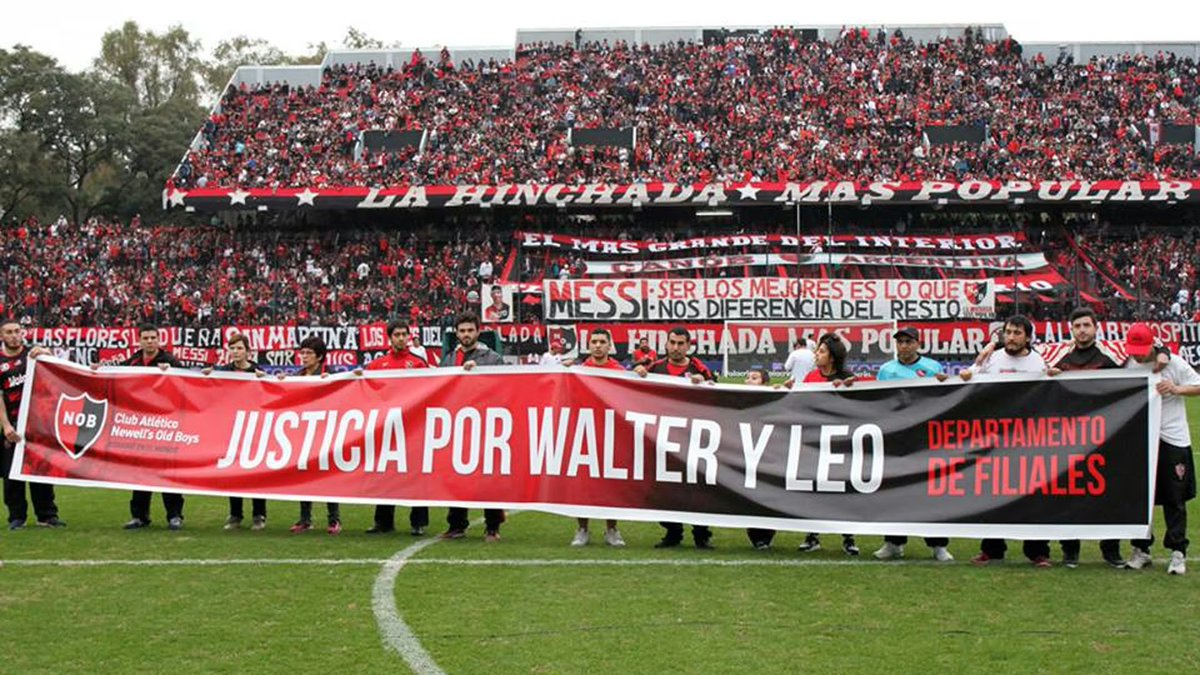 En el 2013 Walter y Leo fueron asesinados en Oroño y Lamadrid en forma cobarde cuando volvían a Bs As.

No vi al periodismo amarillo y buscador de likes darle repercusión.

Nunca es tarde para hacer un minuto de silencio por ellos en la cancha de zona norte.