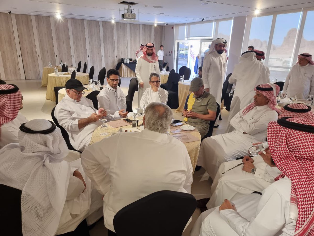 dr_alabdali's tweet image. قضيت واستمتعت ب 72 ساعة في مدينة العلا حيث التاريخ والحضارة وصحبة الكرام. كنا في ضيافة جمعية ملاك المطاعم والمقاهي. تعرفت على قطاع واعد وعلى رجال معرفتهم تجارة.
#شكرا على الدعوة وحسن الاستقبال.
@RCOA_sa