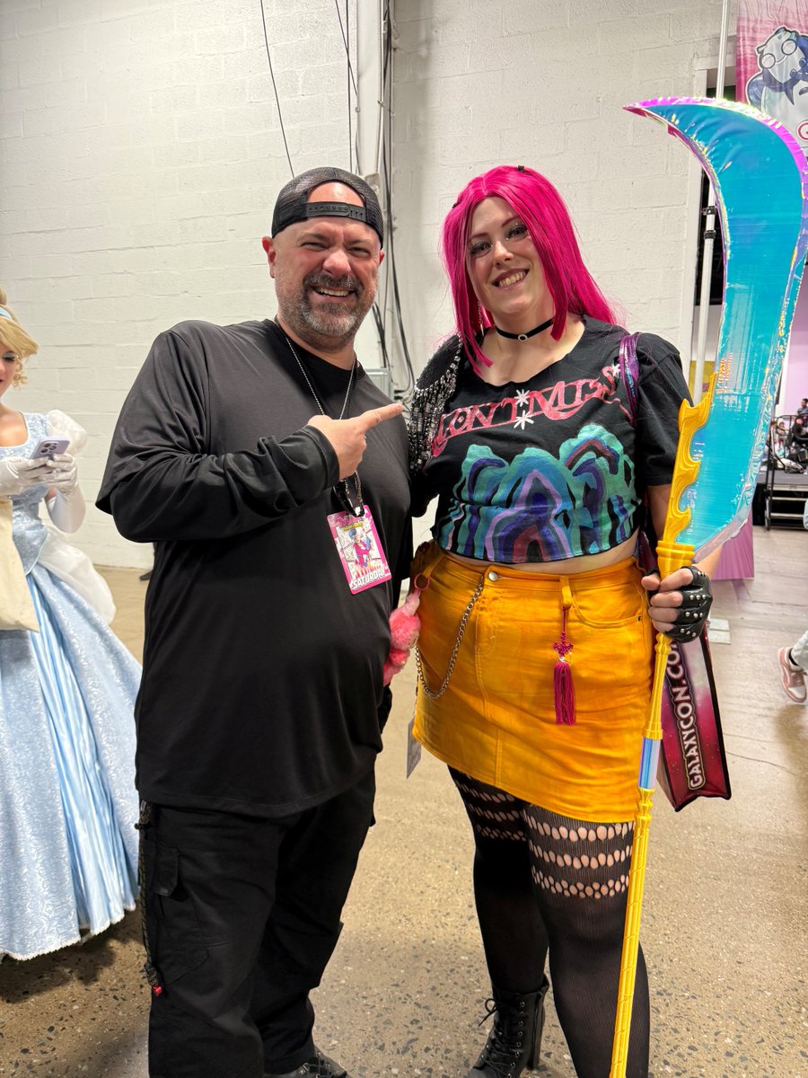 NetoMarioAgent's tweet image. We had an amazing time at Animate! Philadelphia Animation Convention 
Agent Mario may not look like your typical fan, but he loved his first visit to this convention! #Animation #CreativeCommunity #StateFarm #JakeFromStateFarm #MarioNetoStateFarm #Batman