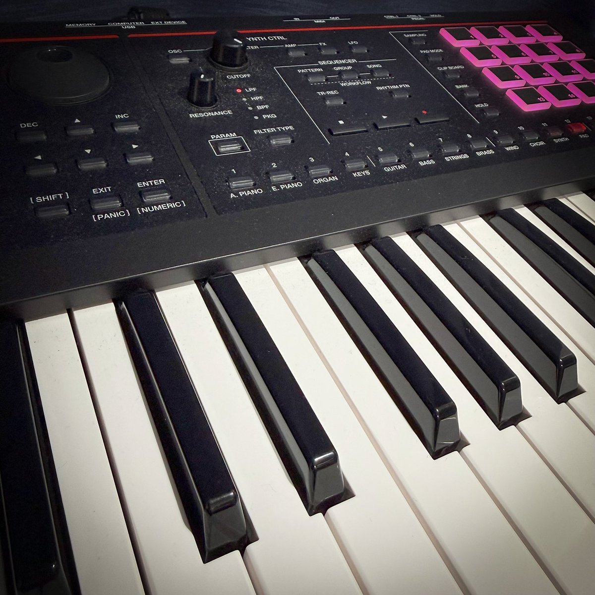 頭に叩きコンドル
練習の合間にNEW GEARを買おうか悩んでる自分がいる、はてさて