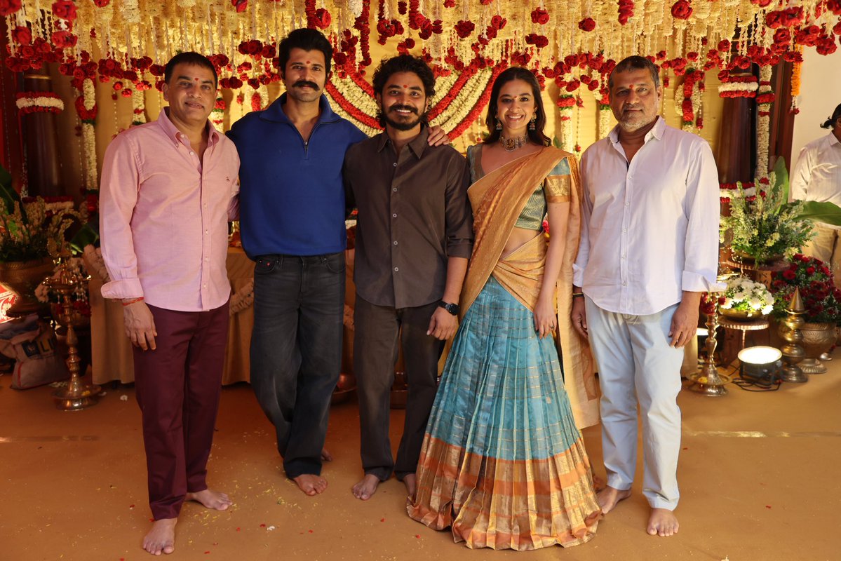 storytellerkola's tweet image. A Special Beginning ✨

Two Lights &amp;amp; Vast Love 
@thedeverakonda 🔥 @KeerthyOfficial🌸

This is Bliss ♥️

@SVC_official 
#SVC59