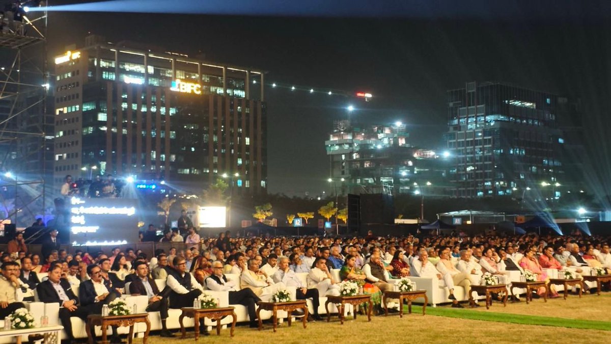 humbal_babubhai's tweet image. માનનીય પ્રધાનમંત્રી શ્રી @narendramodi જીનું જીવન એટલે રાષ્ટ્રપ્રથમની ભાવનાને સમર્પિત કર્મનિષ્ઠ જીવન...
ગતરોજ ગિફ્ટ સિટી ખાતે જાણીતા ગીતકાર શ્રી મનોજ મુંતશિર દ્વારા સંચાલિત ‘મેરા દેશ પહેલે’ કાર્યક્રમ યોજાયો.
#MeraDeshPahle #मेरा_देश_पहले