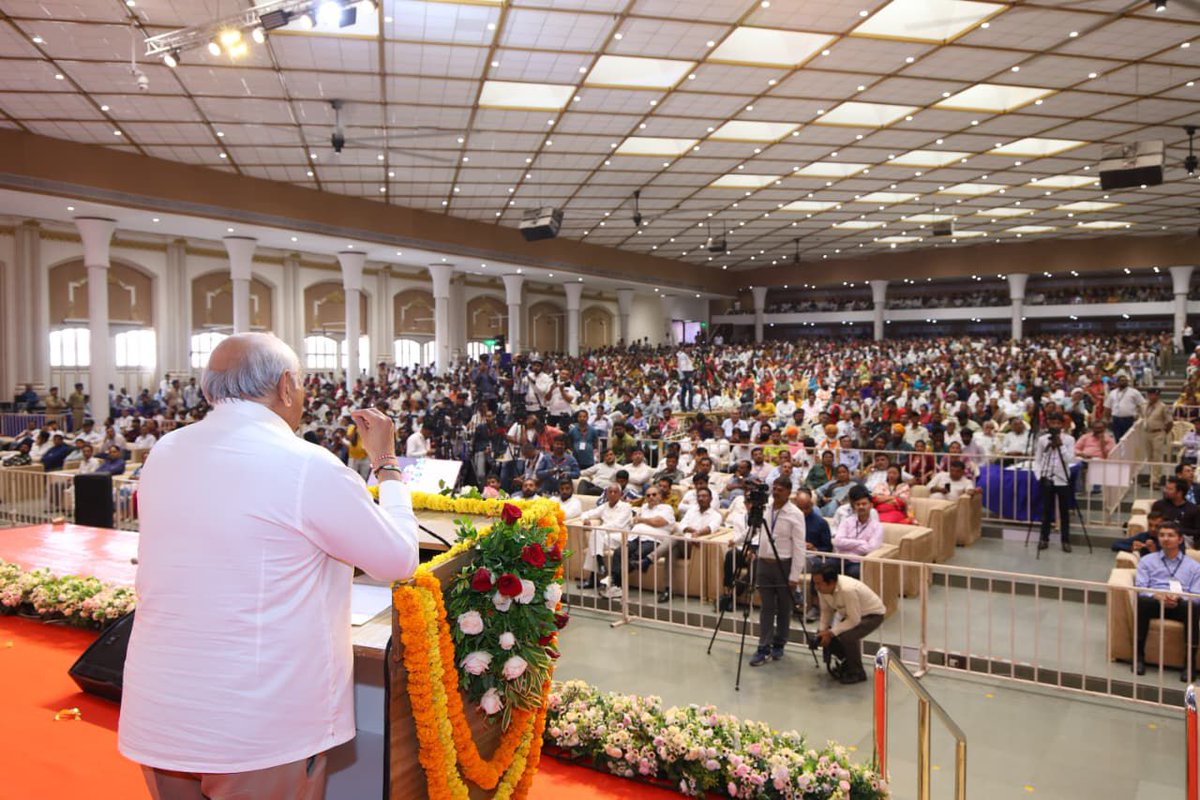 humbal_babubhai's tweet image. વિકસિત ગામથી વિકસિત ગુજરાતનું નિર્માણ...
વિકાસ સપ્તાહ અંતર્ગત માનનીય મુખ્યમંત્રી શ્રી @Bhupendrapbjp જી એ રાજકોટ ખાતે 'વિકસિત ગામ - વિકસિત ગુજરાત' કાર્યક્રમમાં ₹194 કરોડથી વધુના વિકાસકાર્યોનું લોકાર્પણ-ખાતમુહૂર્ત કર્યું.
#VikasSaptah2025