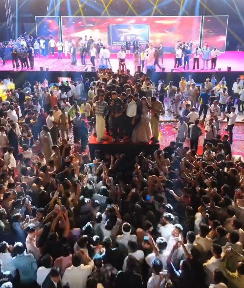 Mahadev_998's tweet image. Hated by many, defeated by none 👑🔥 

Sold Out Chomu✅

#ElvishYadav • #ElvishArmy