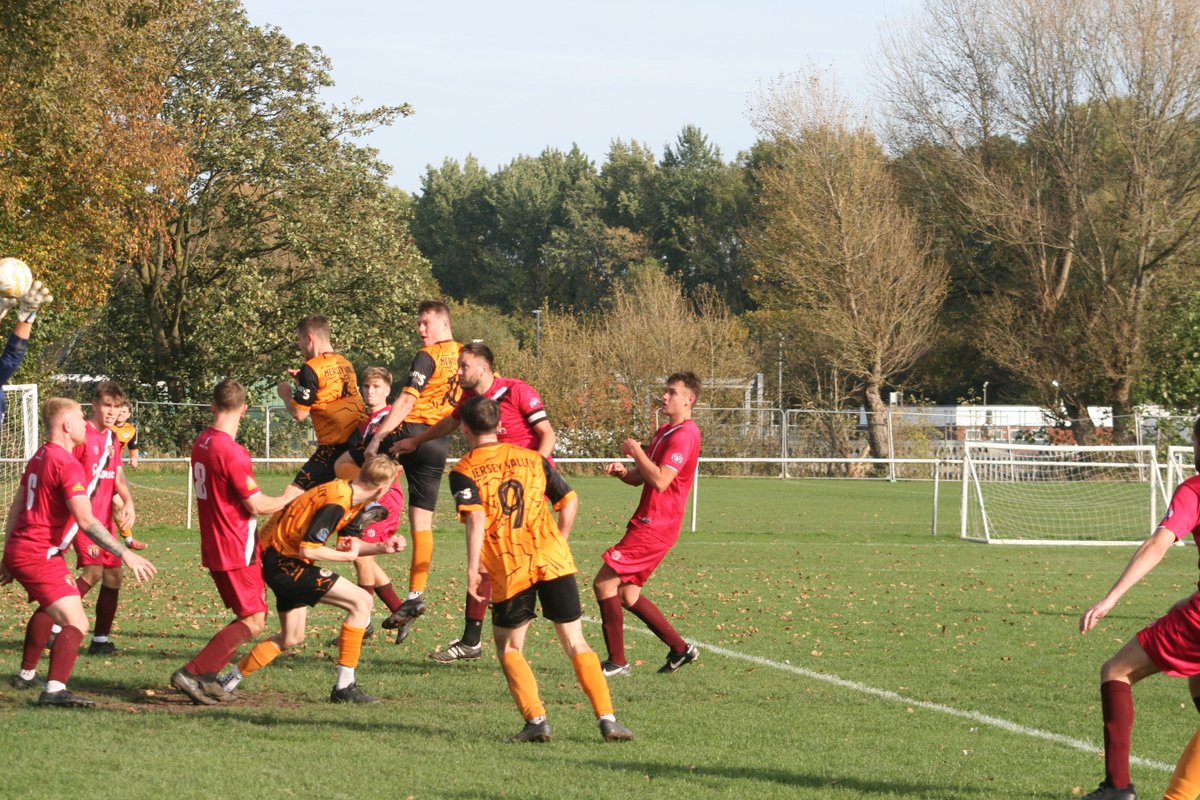 FULL TIME

Mersey Valley 2 Congleton Town Reserves 1

Goals from James Matthews and Owen Adams give the boys a big victory and a big three points!!

#AmberArmy #MVFC