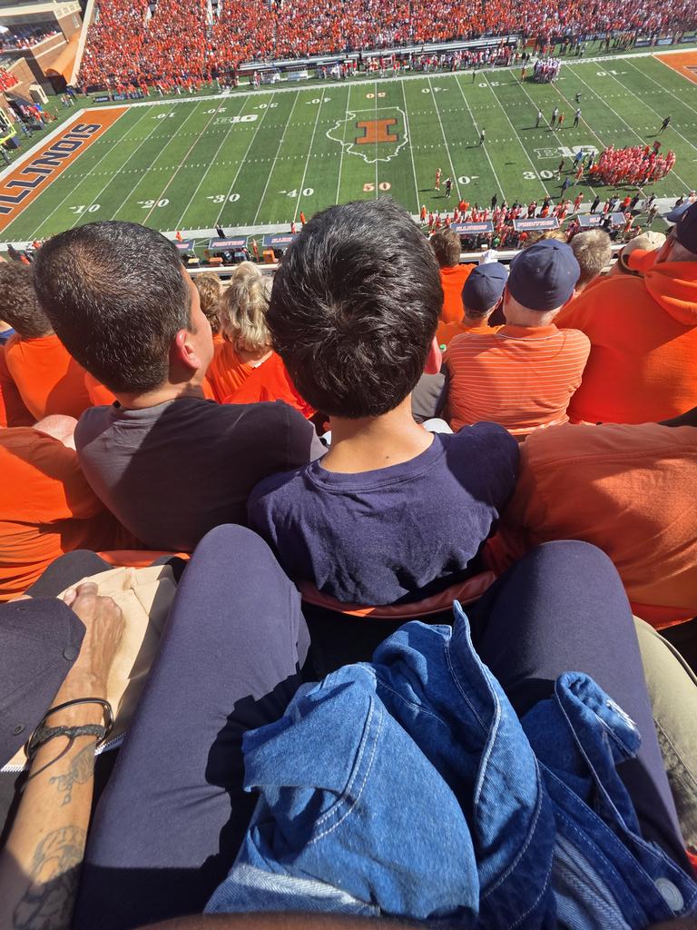 OneManDynasty_'s tweet photo. #BigNoon out at Memorial Stadium for the first time. Right on the 50 but the lack of leg space is the story my life! https://t.co/e3zPNwvTgl