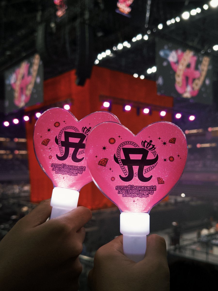 RayuSong's tweet photo. 浜崎あゆみ asia tour 2025 in hangzhou杭州，大精彩！
she performed "momentum" "to be" and "walking proud" tonight🥹💗
#浜崎あゆみ #ayumihamasaki https://t.co/qxMMd61hTB